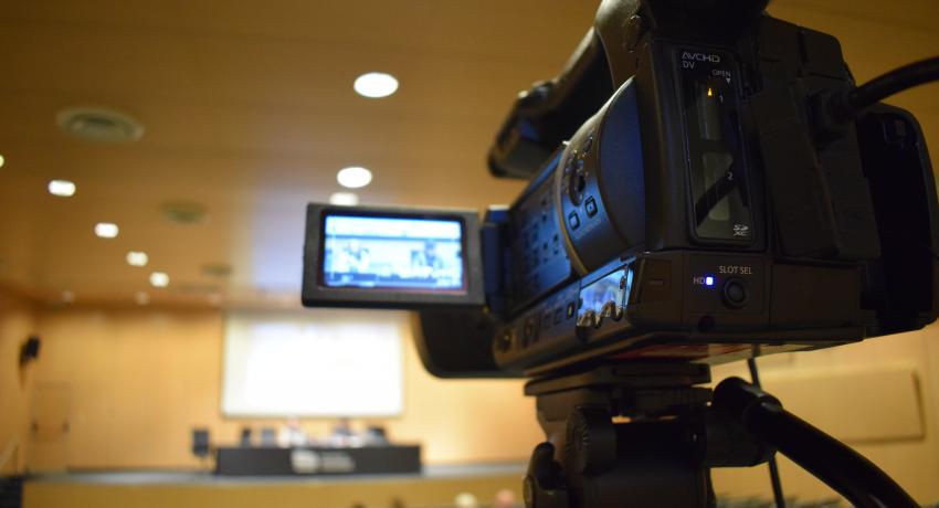 Fotografía de cámara en aula magna 