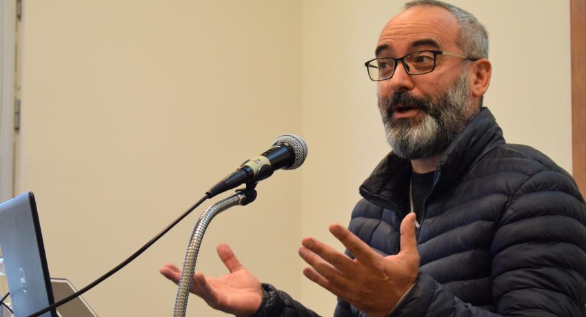 Hernán Miguel de la Universidad de Buenos Aires (Argentina) durante su presentación “¿Por qué una inteligencia artificial no puede ser terraplanista?” el 4 de mayo de 2022