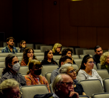 Estreno de "Memorias jóvenes" en el aula magna de la FIC, 27/4/2022.